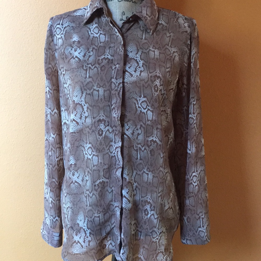 Printed blouse.